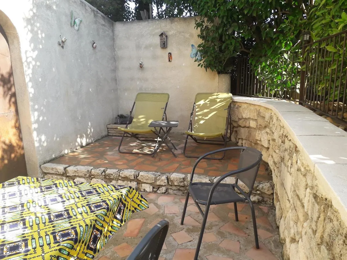 홈스테이 Agreable Studio Pres De St Remy De Provence Eyragues 프랑스