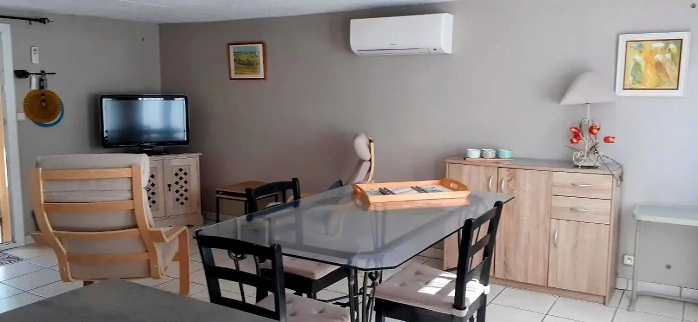 Agreable Studio Pres De St Remy De Provence Eyragues 홈스테이